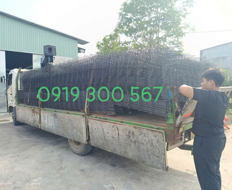 Hàng rào lưới thép tiết kiệm chi phí cho nhà xưởng